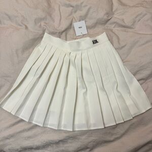 NWT Adika ADK Embroidery Pleated White Mini Skirt size small